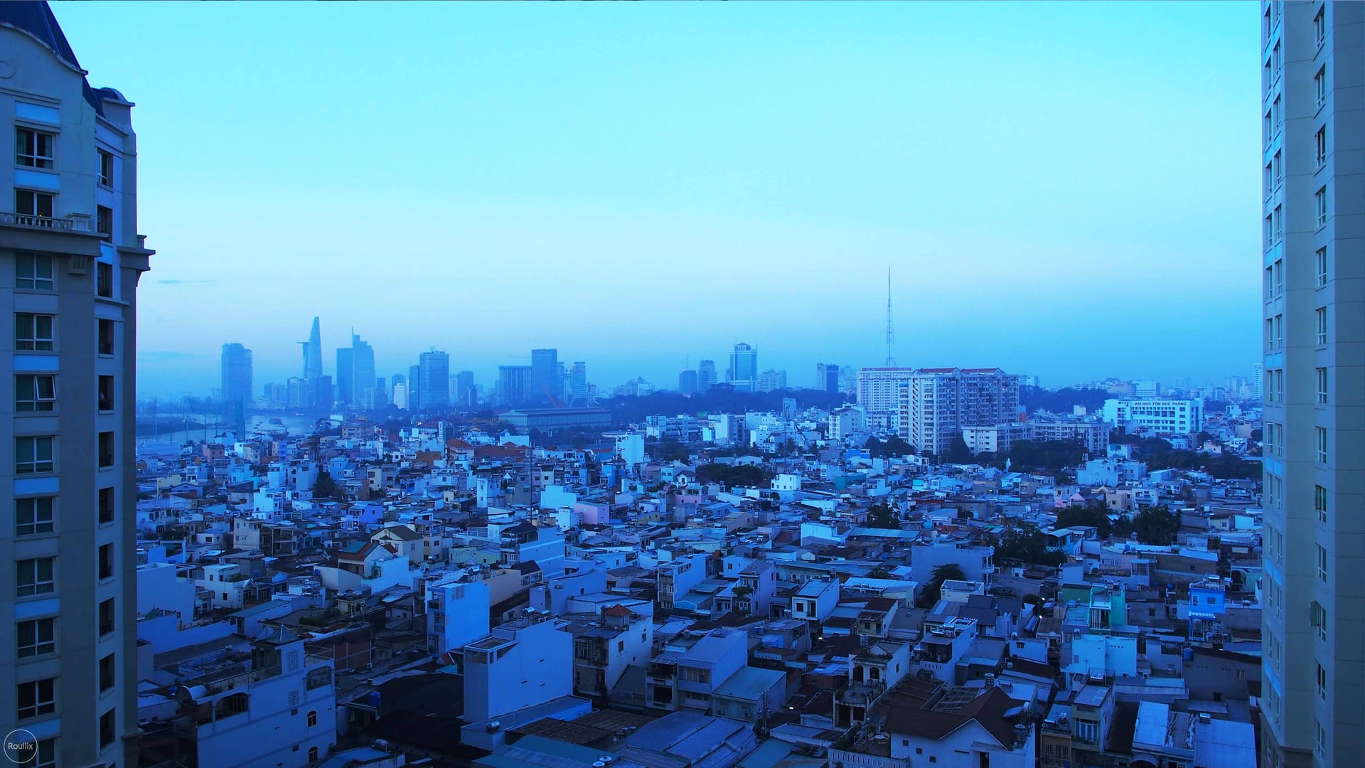 Roullix travel photo — 151203 VIE 3150